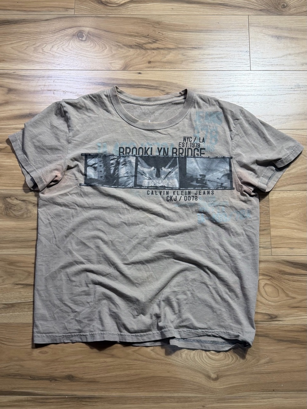 Calvin Klein Jeans Men's Brooklyn Bridge Graphic Tee - Beige
